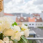 Liiiving In - Downtown Balcony