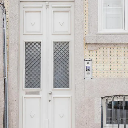 Liiiving In - Downtown Balcony Apartment Porto