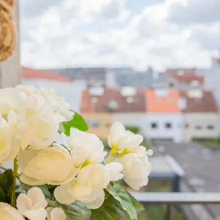 Liiiving In - Downtown Balcony