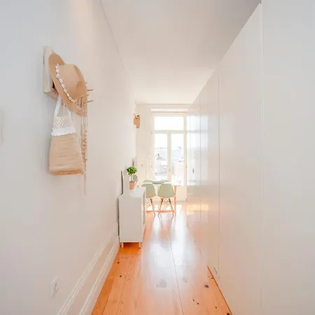 Liiiving In - Downtown Balcony Apartment Porto