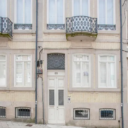 Liiiving In - Downtown Balcony Порту