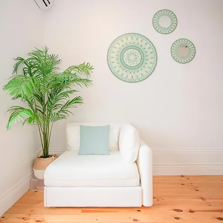 Liiiving In - Downtown Balcony