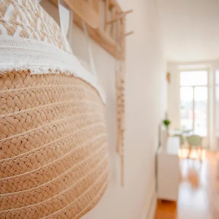 Liiiving In - Downtown Balcony Daire