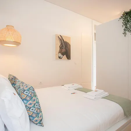 Liiiving In - Downtown Balcony Apartman