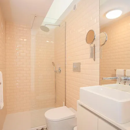 Liiiving In - Downtown Balcony