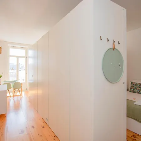 Liiiving In - Downtown Balcony Апартаменты *