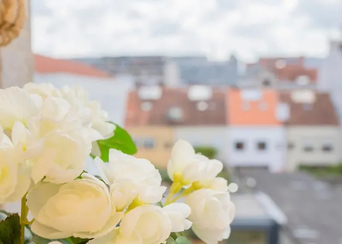 Liiiving In - Downtown Balcony