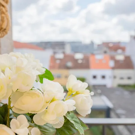 Liiiving In - Downtown Balcony *