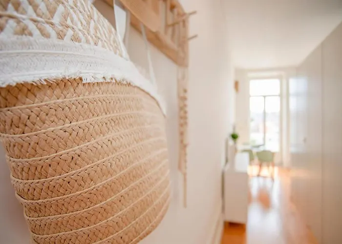 Liiiving In - Downtown Balcony