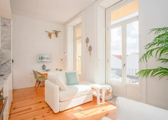 Liiiving In - Downtown Balcony