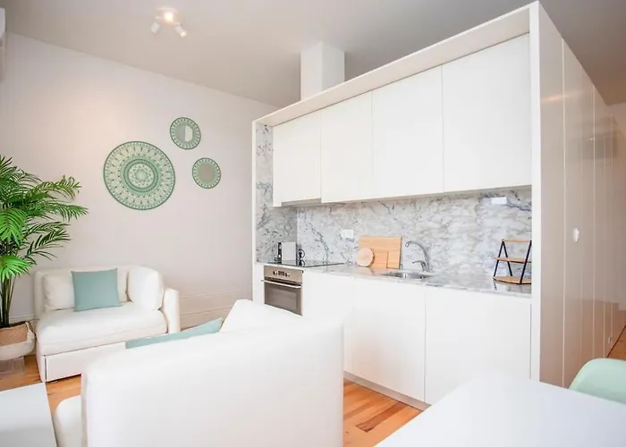 Liiiving In - Downtown Balcony *