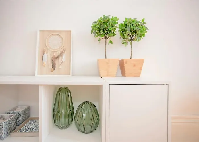 Liiiving In - Downtown Balcony