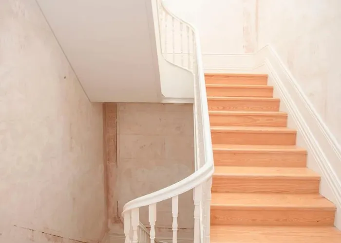 Liiiving In - Downtown Balcony *